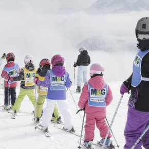 31233-Madonna-di-Campiglio-Bambini-con maestro-Raffaele-Petralla | © 31233-Madonna-di-Campiglio-Bambini-con maestro-Raffaele-Petralla