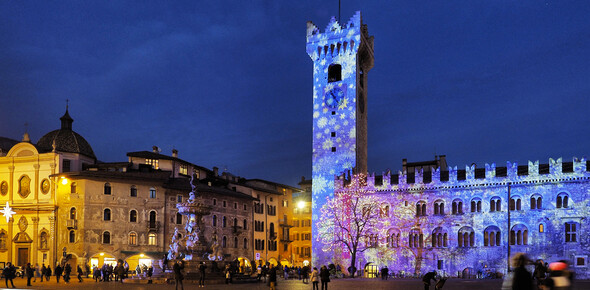 Trento - Weihnachten - Domplatz - Beleuchtung Spiele - Neptunbrunnen | © 30153-Trento-Natale-Piazza-Duomo-Romano-Magrone