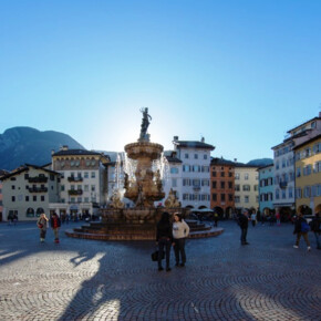 Trento (Trient): Domplatz und Neptunbrunnen
