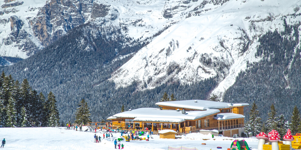 Horská chata Rifugio Dosson: výhled na Brentské Dolomity