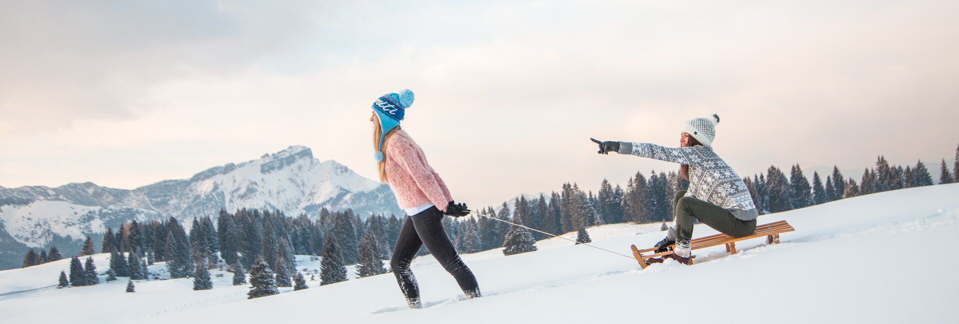 Ragazze con la slitta - photo APT Alpe Cimbra | © Ragazze con la slitta - photo APT Alpe Cimbra