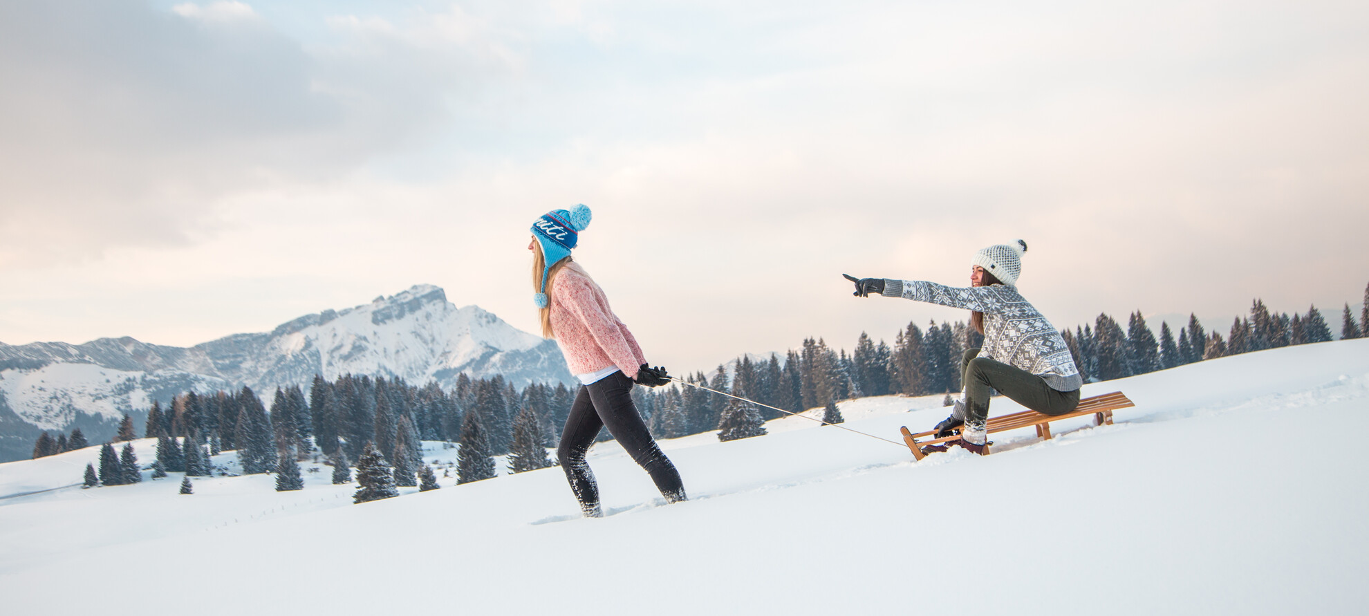 Ragazze con la slitta - photo APT Alpe Cimbra | © Ragazze con la slitta - photo APT Alpe Cimbra