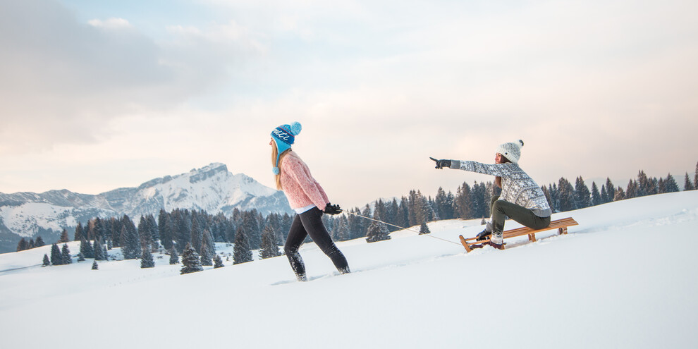 Ragazze con la slitta - photo APT Alpe Cimbra | © Ragazze con la slitta - photo APT Alpe Cimbra