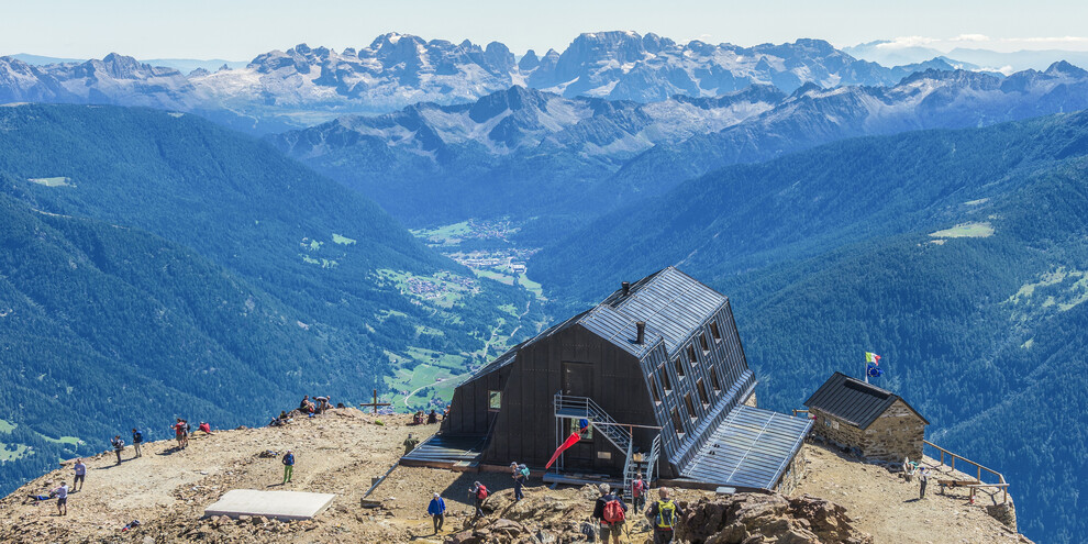 Vioz-Mantova: Sleeping at high altitude  