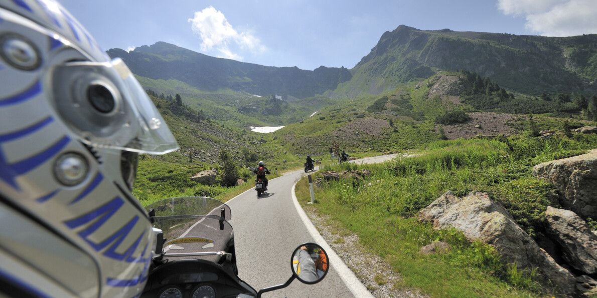 Motorcycle holidays in Trentino: an adventure on the most beautiful roads of the Dolomites