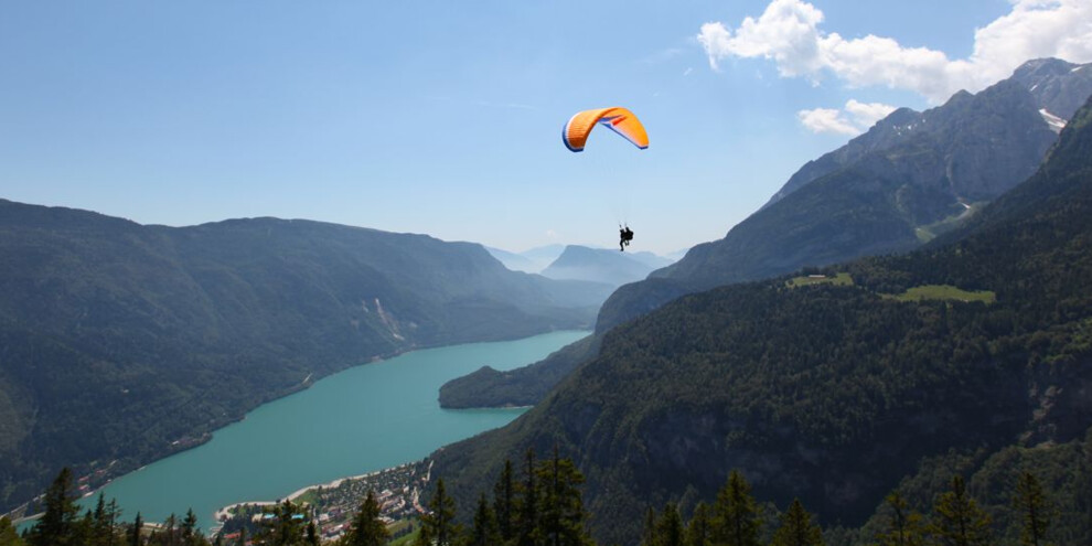 Paganella - parapendio sul lago di Molveno