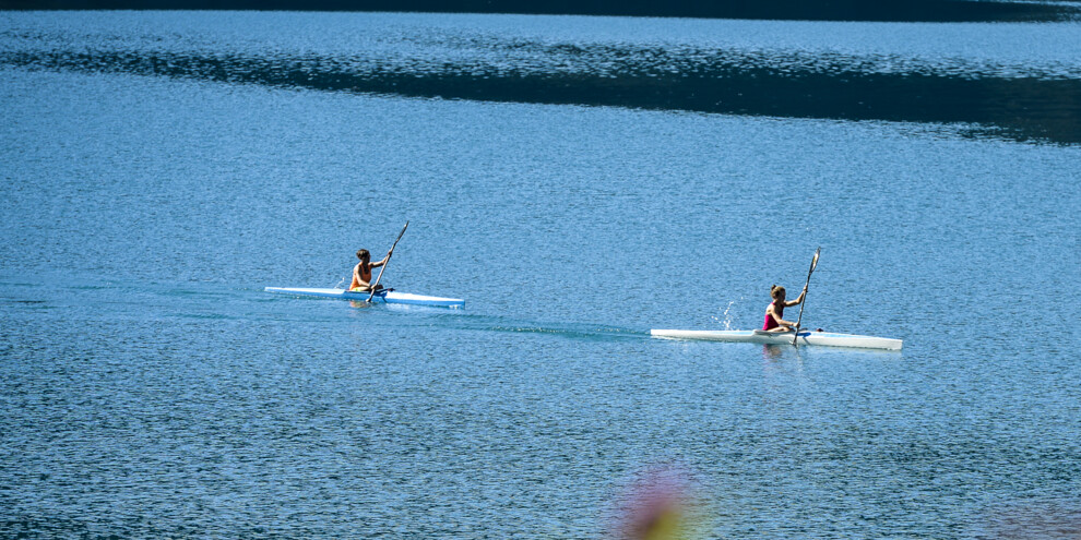 In canoa sul lago di Ledro