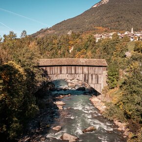 Überdachte Holzbrücke | © APT Val di Fiemme