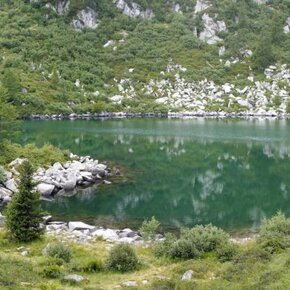 Trekking ai Laghi di San Giuliano. | © APT Madonna di Campiglio, Pinzolo, Val Rendena