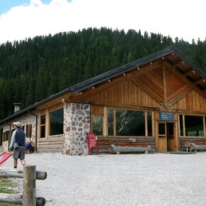 Trekking in Val Venegia. | © TRACCIAtour srl