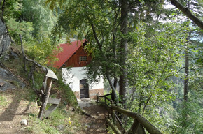 San Martino hermitage, above Carisolo | © APT Madonna di Campiglio, Pinzolo, Val Rendena