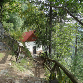 San Martino hermitage, above Carisolo | © APT Madonna di Campiglio, Pinzolo, Val Rendena