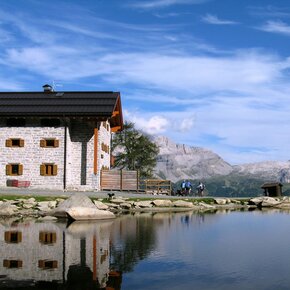 Hike to Rifugio Viviani - Pradalago | © APT Madonna di Campiglio, Pinzolo, Val Rendena