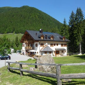 Hike from Rifugio Carlettini to Rifugio Caldenave | © APT Valsugana e Lagorai