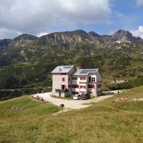 Hike to Rifugio Pompeo Scalorbi | © APT Rovereto Vallagarina Monte Baldo