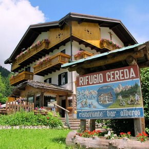 Hike from Rifugio Cereda to Passo del Palughet | © VisitTrentino
