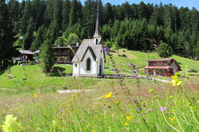 Walk to Monte Vederna – Croce degli Alpini | © VisitTrentino