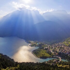 Vista su Molveno | © APT Dolomiti di Brenta e Paganella