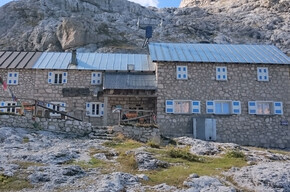 Volpi Hut at Mulaz, 2,560m | © Norbert Kofler