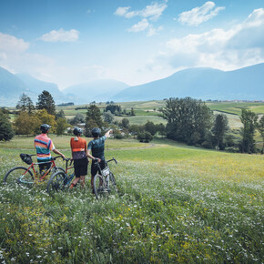 Nei prati vicino a Cornelle | © Garda Trentino