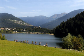 Radweg der Seen: Serraia-See, Piazze-See und Buse-See | © Azienda per il Turismo Altopiano di Piné e Valle di Cembra