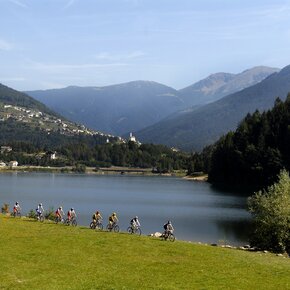 Cycle path of the lakes: Lake Serraia, Lake delle Piazze and Lake delle Buse | © Azienda per il Turismo Altopiano di Piné e Valle di Cembra
