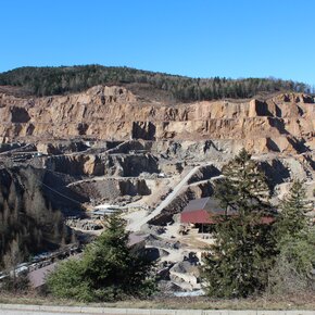 Discovering the porphyry quarries | © APT Fiemme Cembra