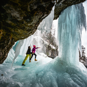 Vallesinella di Mezzo frozen waterfalls | © Madonna di Campiglio Azienda per il Turismo 