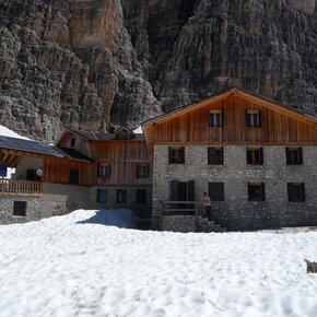 Hiking to Rifugio Alimonta | © APT Madonna di Campiglio, Pinzolo, Val Rendena