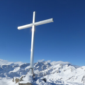 Croce sommitale sul Monte Serodoli, sopra Madonna di Campiglio | © APT Madonna di Campiglio, Pinzolo, Val Rendena