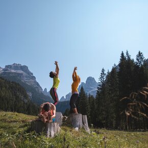 Meditazione nella radura di Malga Brenta Bassa | © Madonna di Campiglio Azienda per il Turismo 