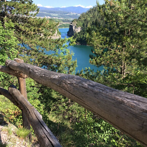 Hike to the Hermitage of San Gallo on Lake Santa Giustina | © APT Val di Non 