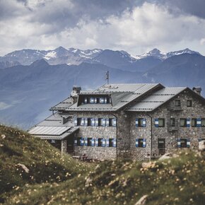 Graffer Hut, along the Dolomiti di Brenta Trek | © APT Madonna di Campiglio, Pinzolo, Val Rendena