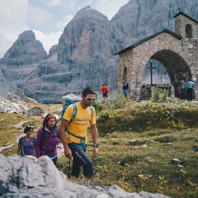 Small church at the Maria and Alberto Refuge at Brentei | © APT Madonna di Campiglio, Pinzolo, Val Rendena