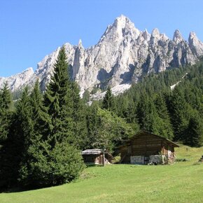 Ai piedi delle torri del Cimerlo | © APT San Martino di Castrozza