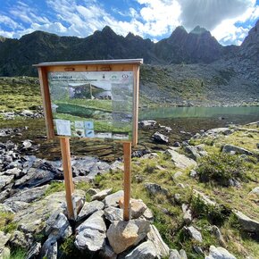 The Poinella Lake in the Maddalene group passing by Malga Masa Murada | © APT Val di Non 