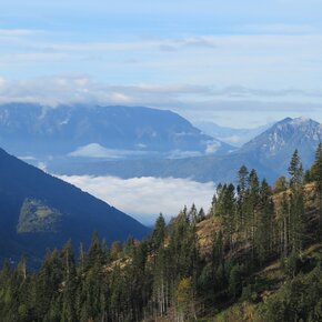 Trekking to the Pontara - Lemperperg Summit: watershed mountain between the Altopiano di Pinè and the val dei Mocheni | © APT Trento 