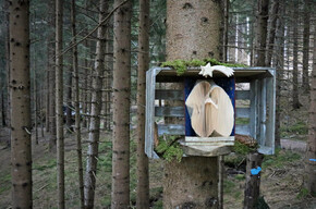 Christmas cribs in the woods | © APT Val di Fiemme