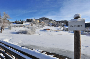 Dai laghetti ghiacciati di Ruffrè alle seggiovia del Monte Roen | © APT Val di Non Soc. Coop.