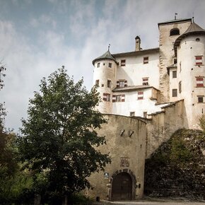 Tra prati e boschi alla scoperta di Castel Bragher | © APT Val di Non 