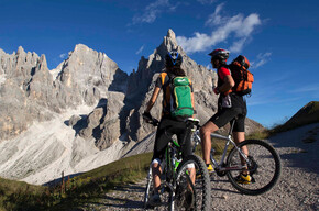 In the saddle right under the Pale di San Martino - Tour 2263 | © APT San Martino di Castrozza, Primiero e Vanoi