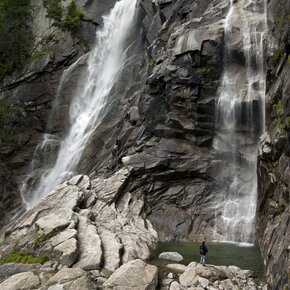 The imposing Waterfall of the Queen of the Lake | © APT Madonna di Campiglio, Pinzolo, Val Rendena