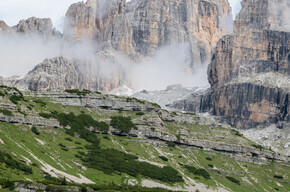 Walk to the fossil deposits in Val d'Ambiez | © APT Dolomiti di Brenta e Paganella