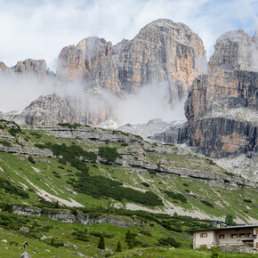 Walk to the fossil deposits in Val d'Ambiez | © APT Dolomiti di Brenta e Paganella