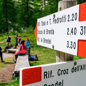 Signage at Selvata Hut | © APT Dolomiti di Brenta e Paganella