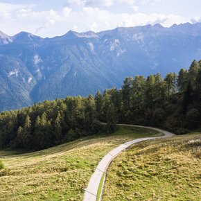 Dirt road that leads up to the Malga di Bolentina | © APT Valli di Sole, Peio e Rabbi