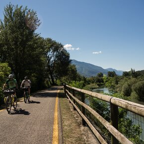 The cycle path along river Sarca | © Garda Trentino 
