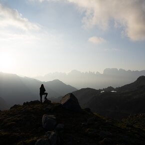 Sunrise from the path leading to Vedreatta Lake | © Madonna di Campiglio Azienda per il Turismo 
