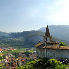 Santuario di Montalbano lungo il Sentiero della Lasta-visitrovereto | © APT Rovereto Vallagarina Monte Baldo Santuario di Montalbano lungo il Sentiero della Lasta-visitrovereto | © APT Rovereto Vallagarina Monte Baldo
