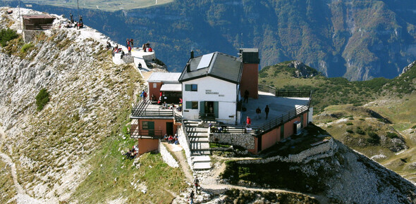© APT Rovereto Vallagarina Monte Baldo Sentiero della Pace 18: Rifugio Mario Fraccaroli to Passo Pian delle Fugazze | © APT Rovereto Vallagarina Monte Baldo